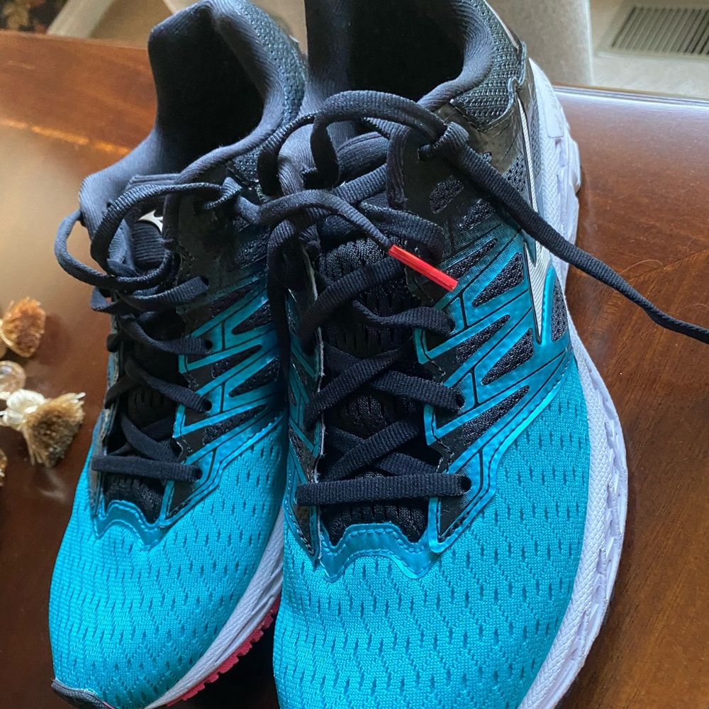 Mizuno running shoe
